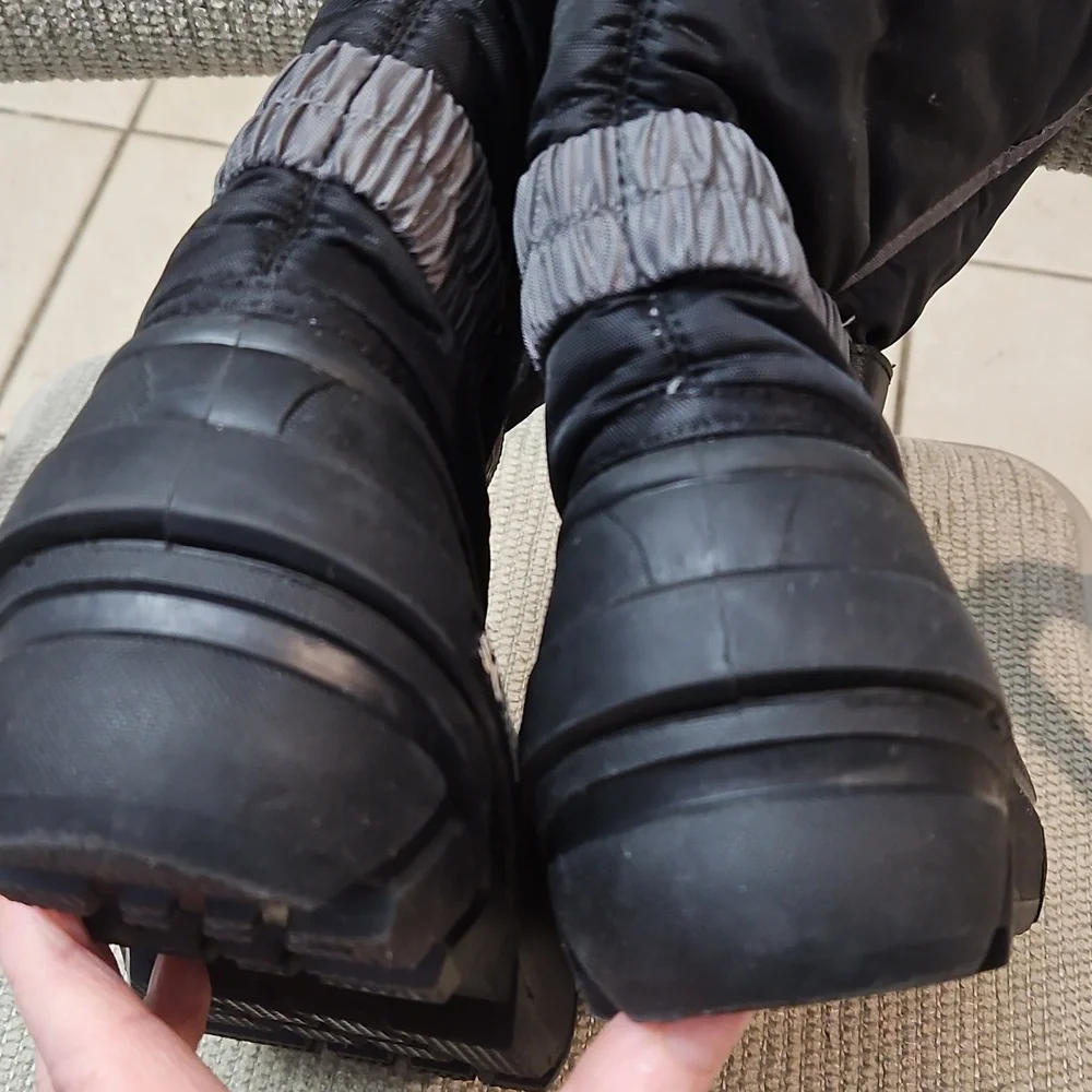 Sorel Flurry Youth Boots Size 4 Black Gray Inner Liner Waterproof Warm